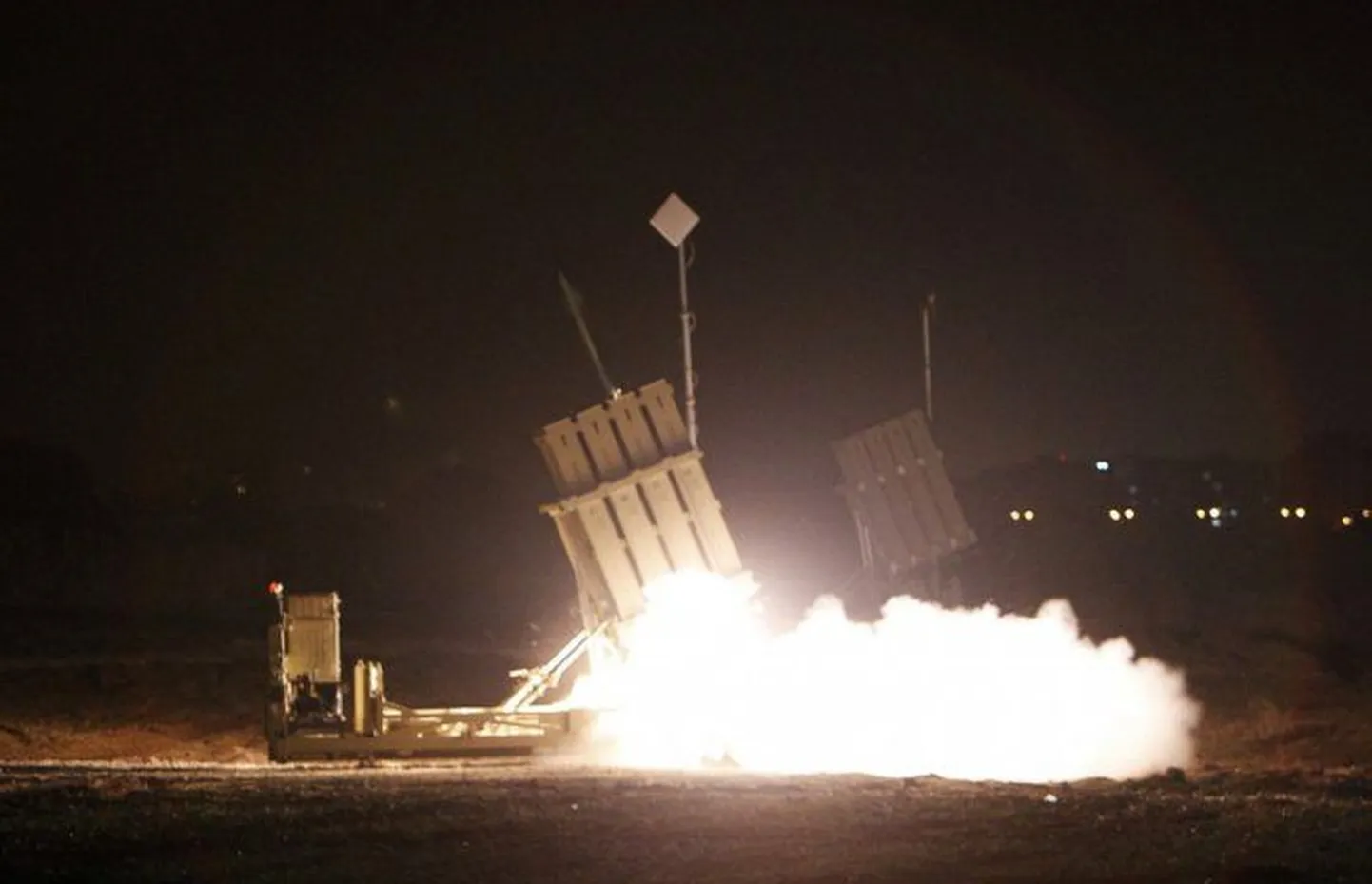 Iisraeli raketitõrjesüsteem töötamas.
