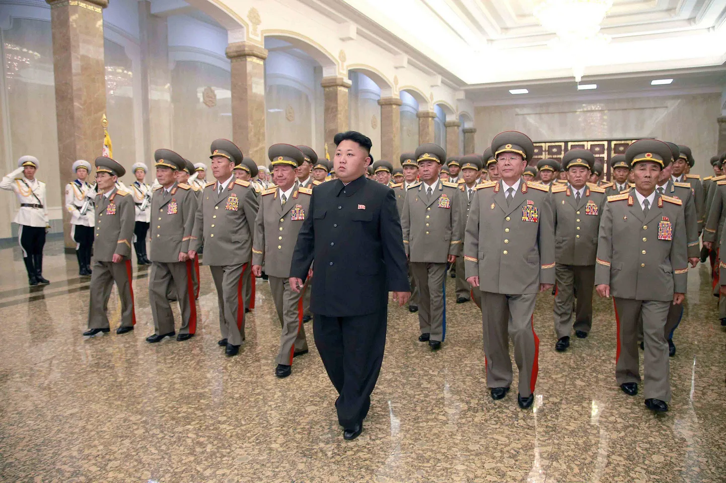 Kim Jong-un ja sõjaväelased