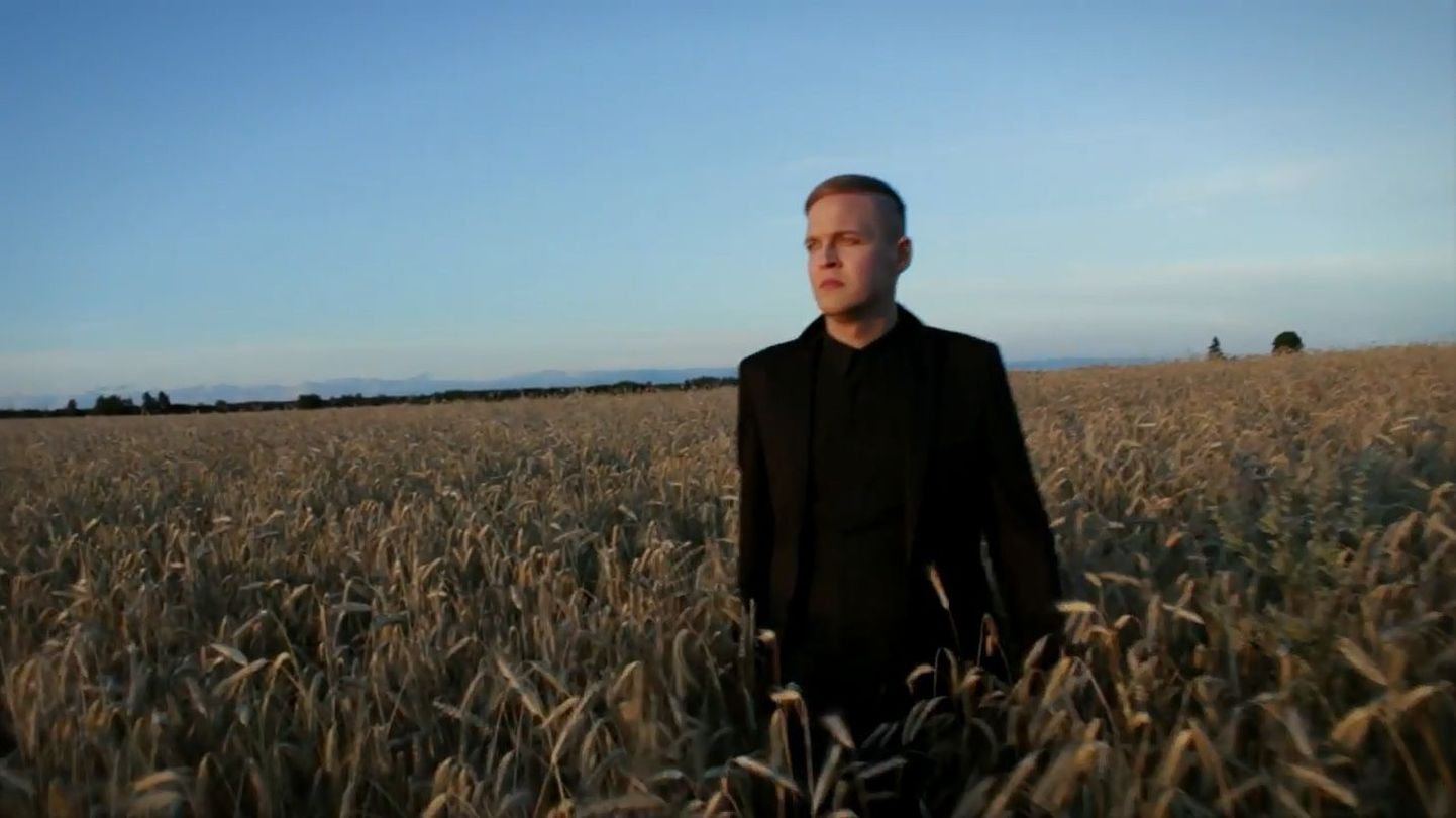 Kaader elektroonika-artist Sinine uuest muusikavideost.