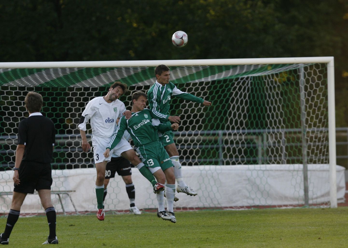 Один из матчей с участием "Левадии" (зеленая форма) в чемпионате Эстонии.