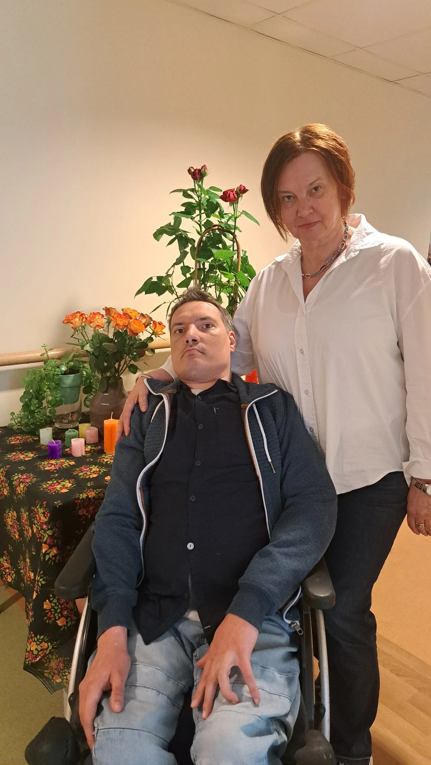 Mārtiņš ar mammu.