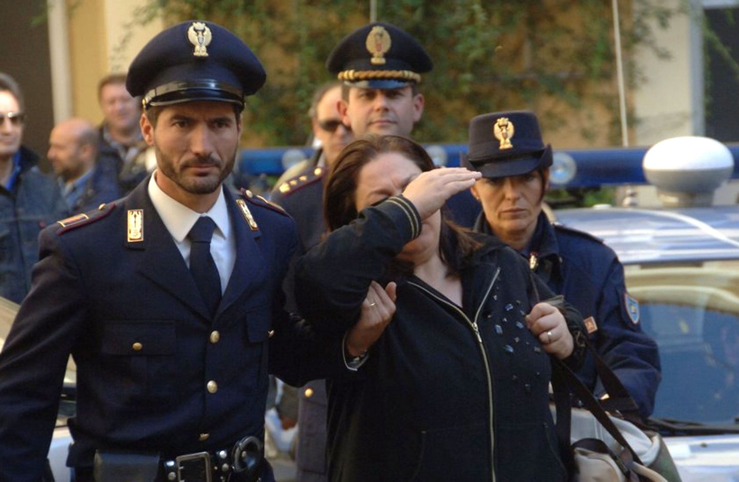 Itaalia politsei vahistas sadakond maffia liiget.