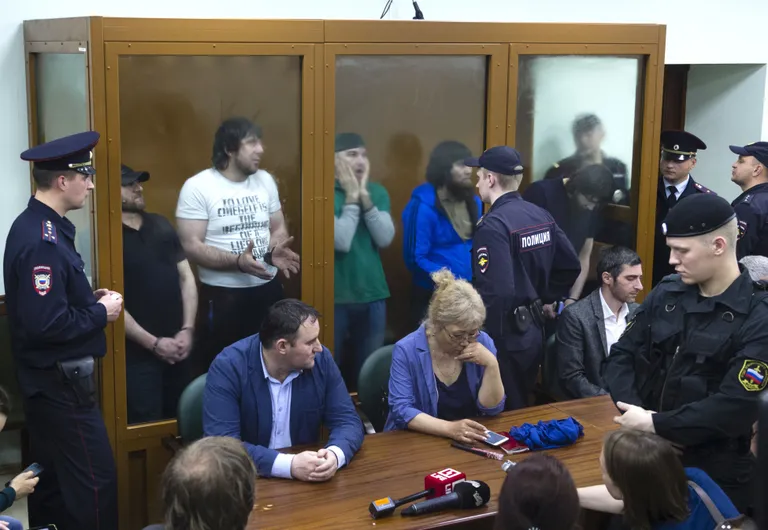 Nemtsovi tapmise eest 20-aastaks vangi mõistetud mehed kohtus. Foto: IVAN SEKRETAREV/AP/SCANPIX