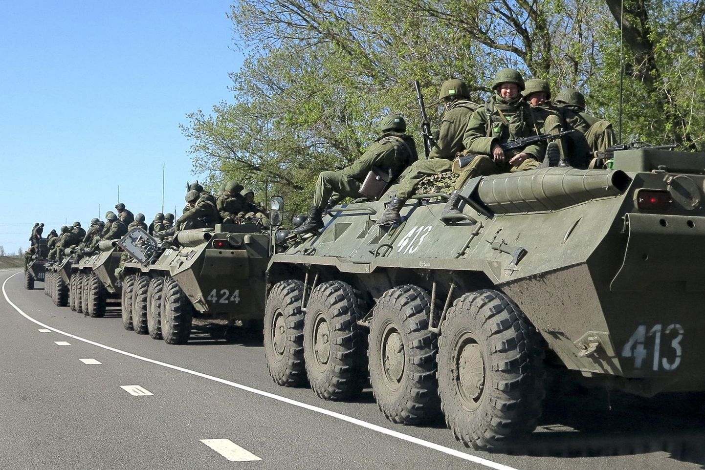 Vene sõdurid soomukitel Belgorodi äärelinnas Vene-Ukraina piiri lähistel 25. aprillil.