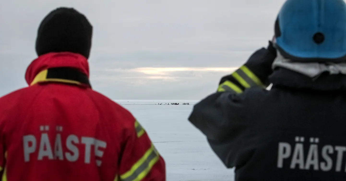 Kalastajate päästmine merejäält.