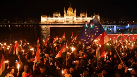 Orbāns sakauts, bet spēle vēl nav galā: eksperti vērtē Ungārijas nākotni