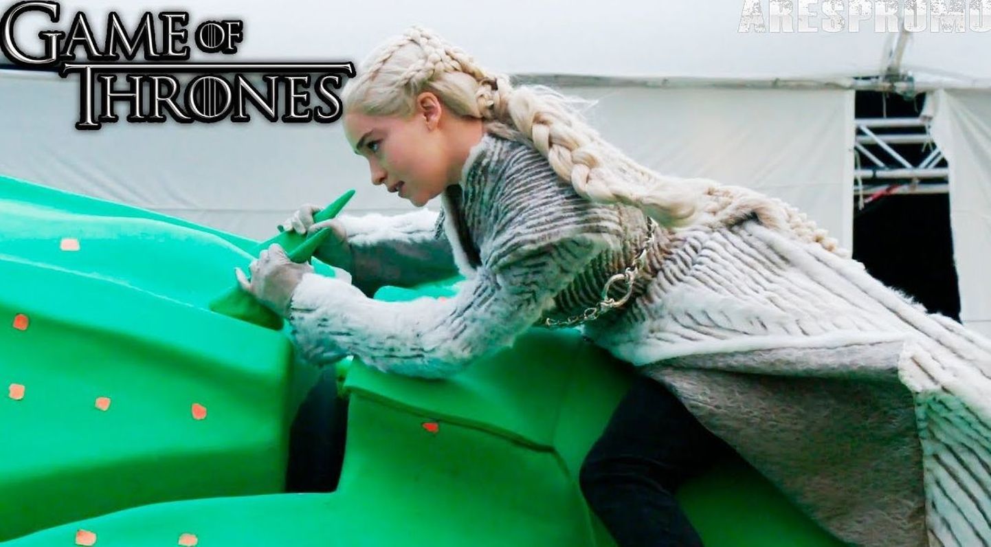 «Troonide mängu» võtteplatsil. Pildil Daenerys Targaryen (Emilia Clarke) draakoniga lendamas
