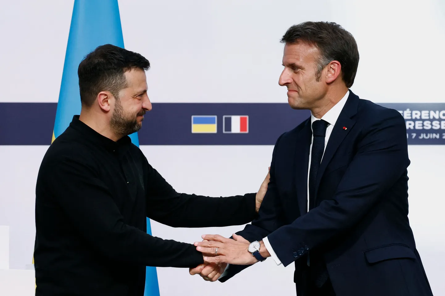 Prantsusmaa president Emmanuel Macron ja Ukraina president Volodõmõr Zelenskõi ühisel pressikonverestsil Pariisis 7. juunil 2024. aastal.