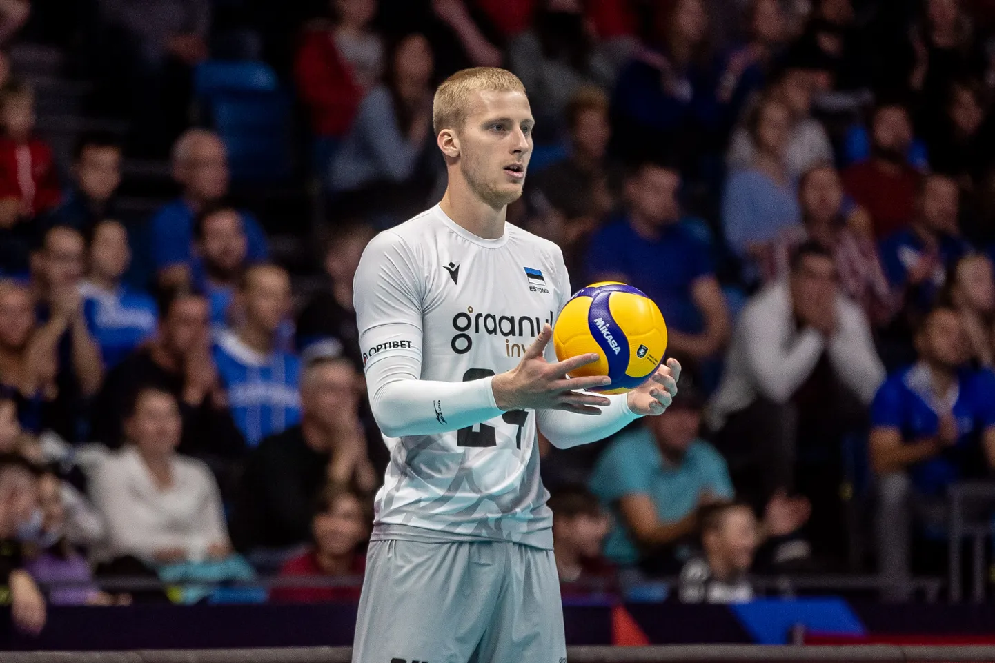 Albert Hurt on Eesti meeste koondises pidanud 51 mängu.