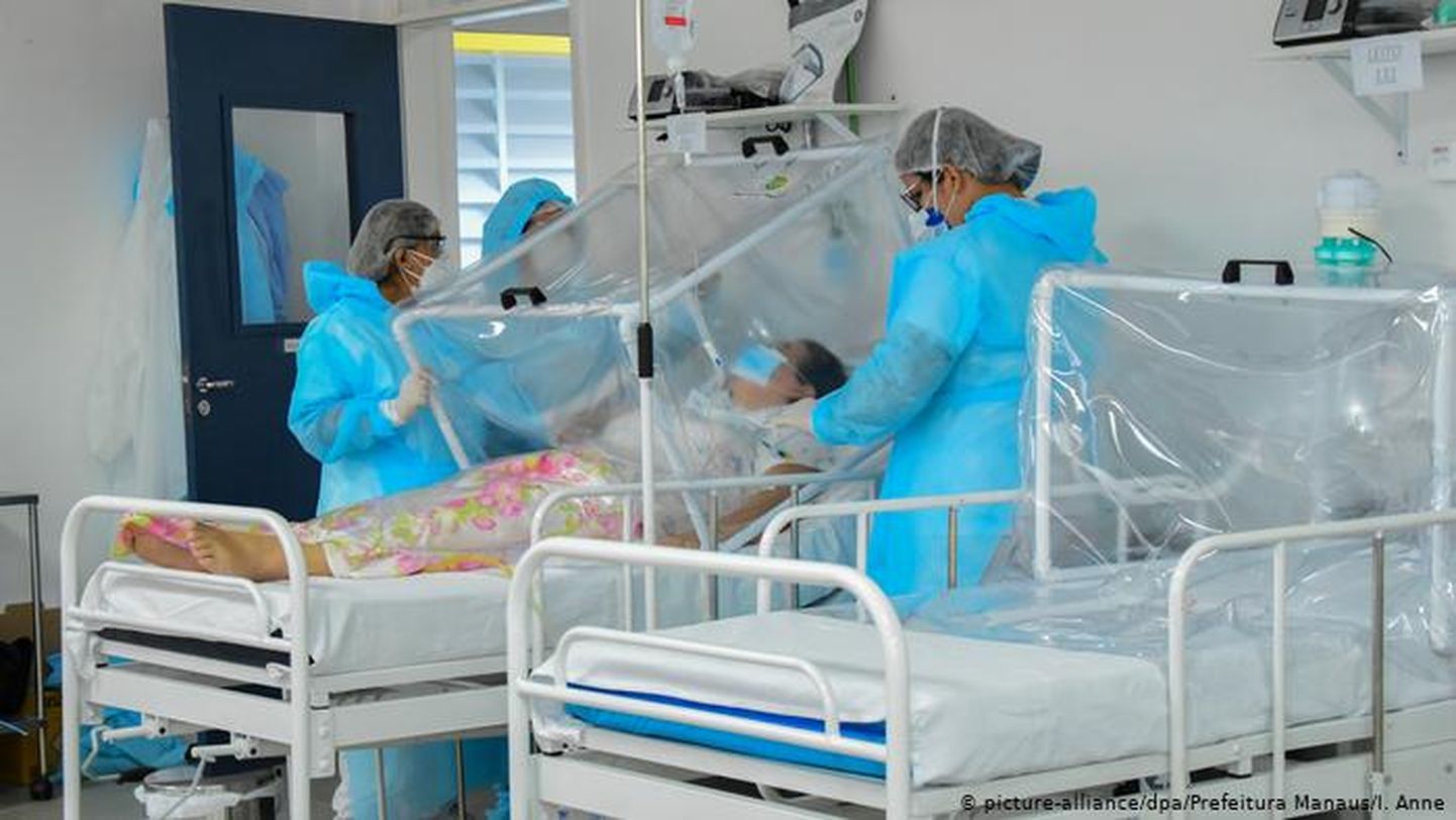 В бразильских больницах уже давно не хватает коек для больных COVID-19