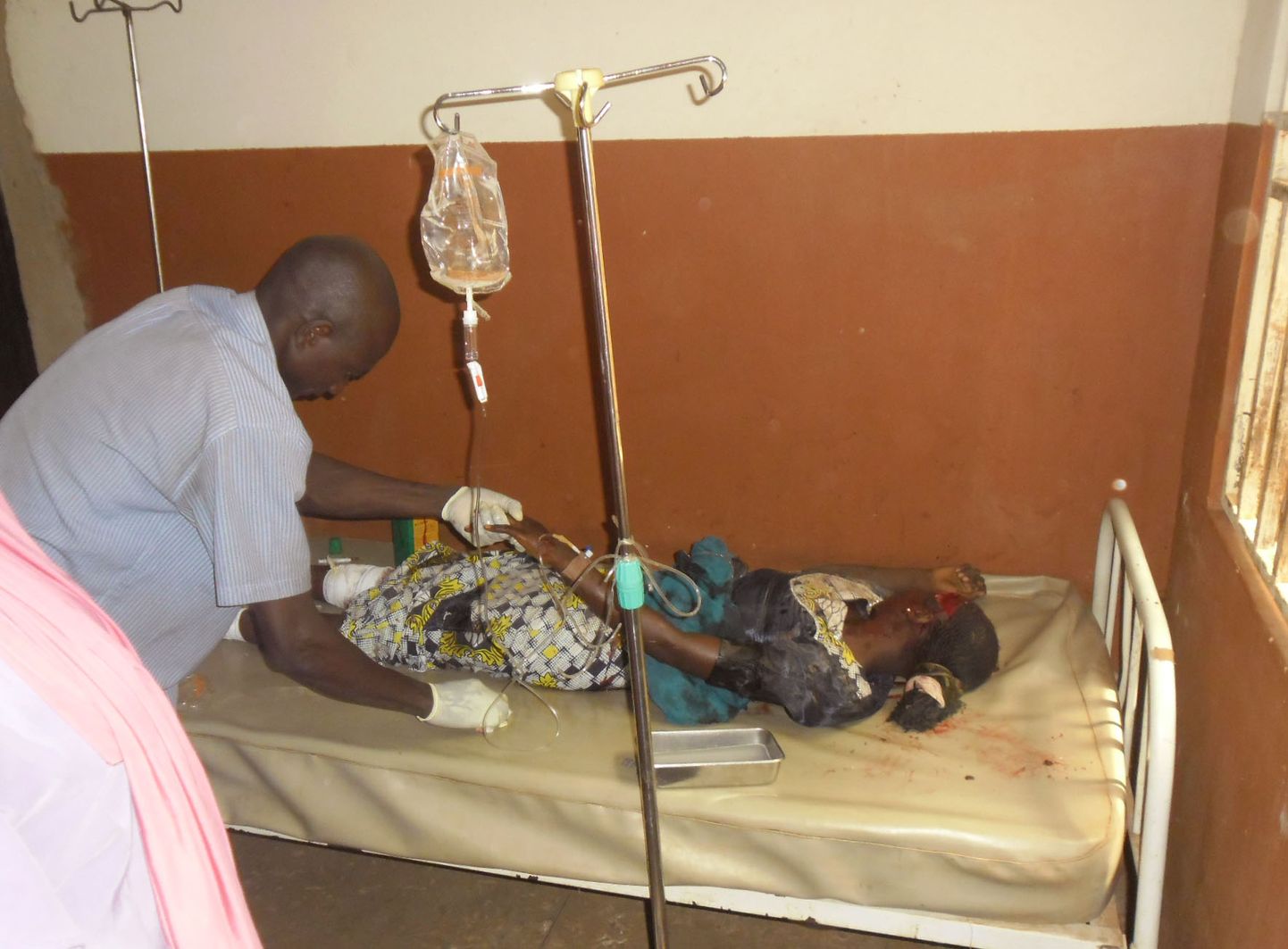Sieviete slimnīcā Nigērijā. Ilustratīvs foto