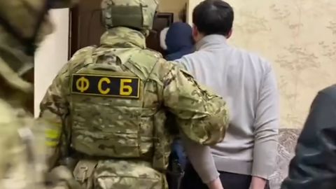 Жителю Крыма дали 2,5 года за антивоенный «фейк» на воротах родственника