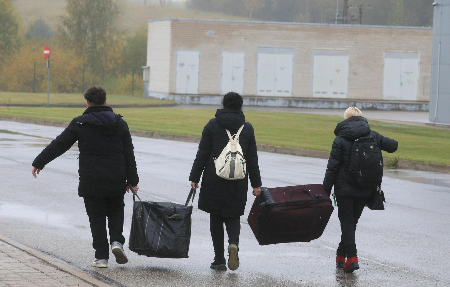 Ukraina sõjapõgenikud tulid oma kohvritega Eestisse, teadmata, kui kauaks nad siia jäävad. Ehkki tahe kodumaale naasta on suur, on nii mõnigi pidanud selle koha pealt ümber mõtlema.