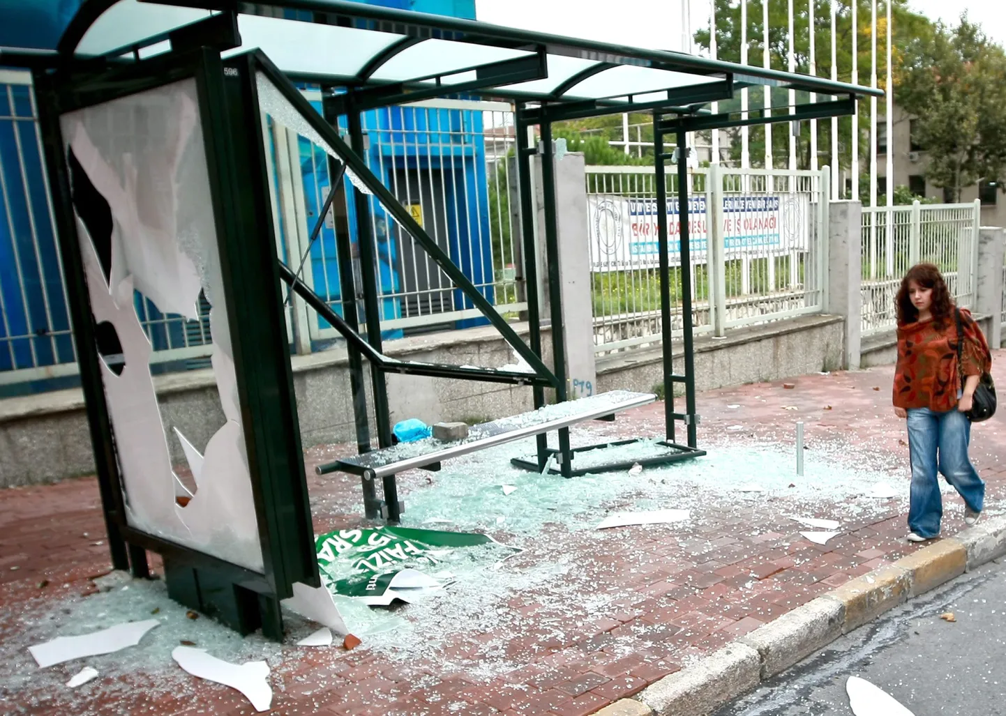 Saksa välisministeeriumi avalduses tuuakse eraldi välja metroo- ja bussipeatused.