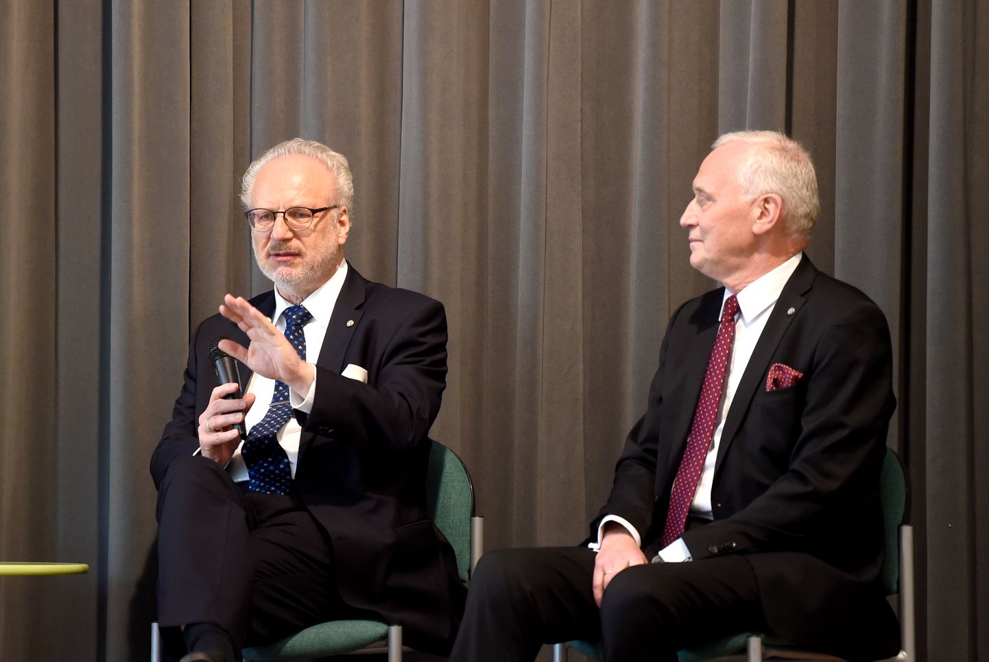 Valsts prezidents Egils Levits (no kreisās) un Valsts prezidenta kancelejas vadītājs Andris Teikmanis.