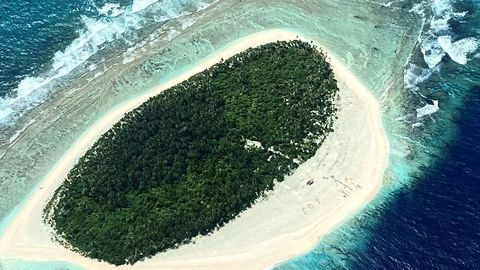 VIDEO ⟩ Merehädalised päästeti pisikeselt atollilt tänu nende leidlikkusele