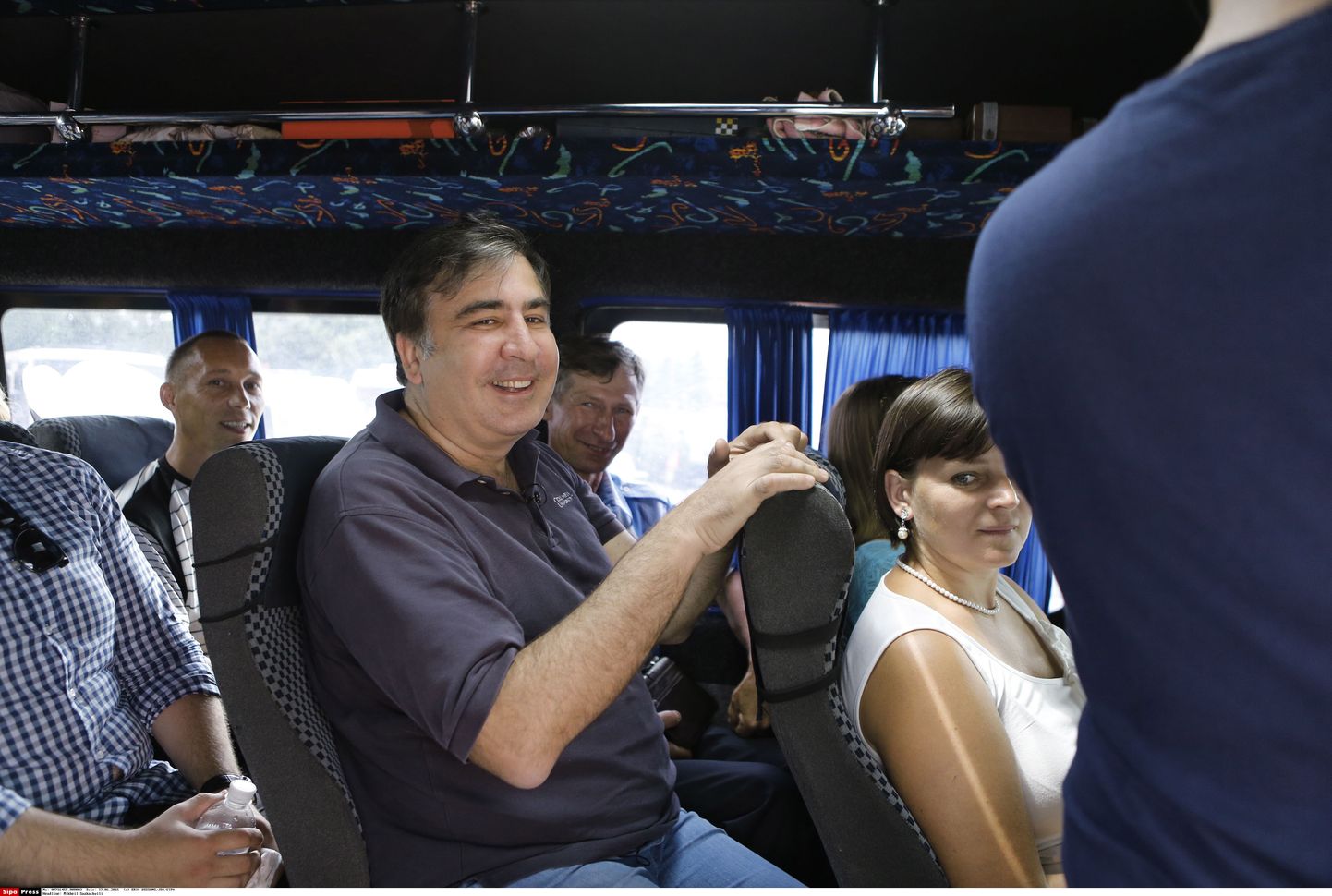 Endine Gruusia president Saakašvili sõitis bussiga ja vestles Odessa elanikega.
