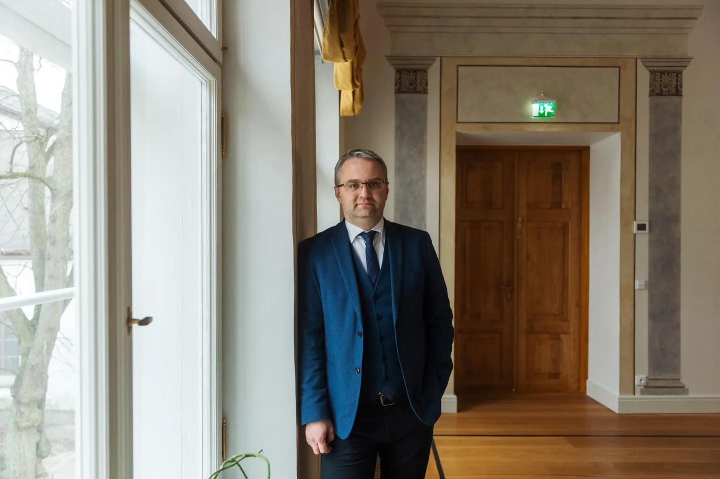 Riigikontrolör Janar Holmi sõnul täheldas riigikontroll valitsuste teadlikku kaugenemist rahaliselt tasakaalus eelarvepoliitikast juba enne kriisi.