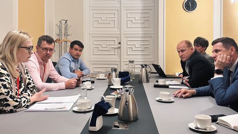 Министр обороны обсудил расширение полигона Нурсипалу с представителями волостей