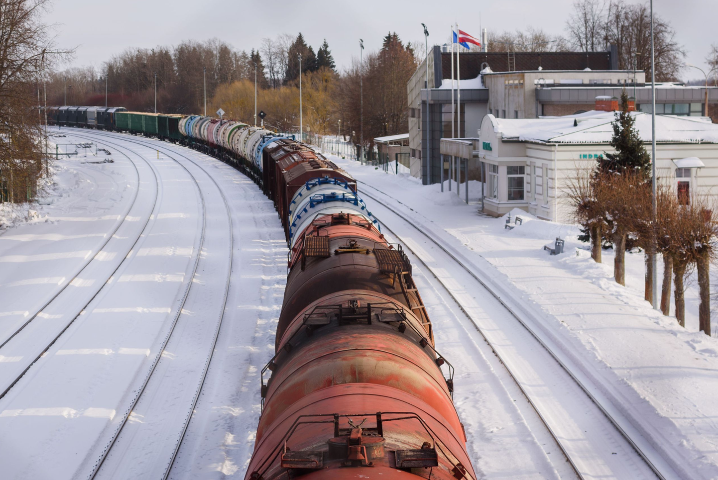 Товарный поезд в Латвии (иллюстративное фото).