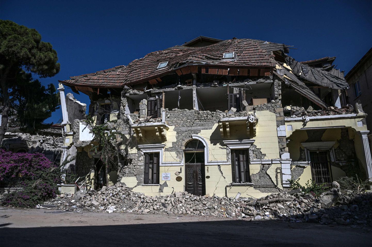 Hotellivare Türgis Antakyas pool aastat hiljem pärast katastroofilist 7,8-magnituudist maavärinat. Kui selliseid sündmusi oleks võimalik väga täpselt paar tundi ette ennustada, aitaks see ära hoida lugematul hulgal inimohvreid.
