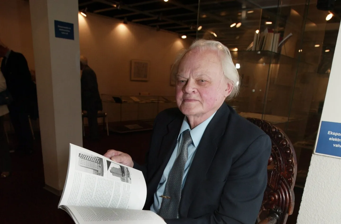 Raul-Levroit Kivi 1. augustil 2005 raamatu «Tartu planeerimisest ja arhitektuurist» esitlusel.