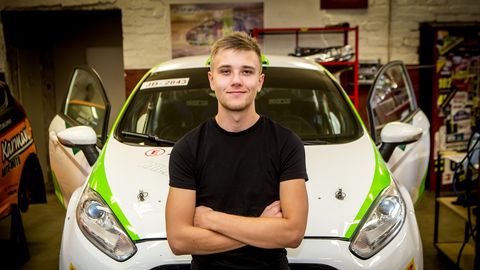Postimehe e-rallisarja võitnud talent otsib vahendeid JWRC debüüdiks Rally Estonial