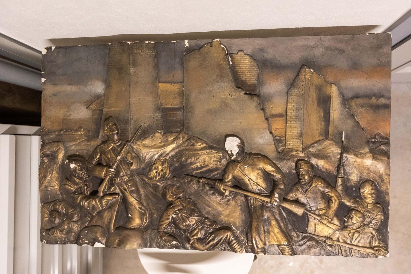 Vabadussõda kujutav taies on võetud 1950ndatel Järvamaa muuseumi kogusse arvele kui revolutsiooniaegset kodusõda kujutav töö.