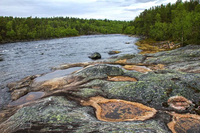 Läbi Soome ja Norra voolav Näätämö jõgi on kalarikas.
