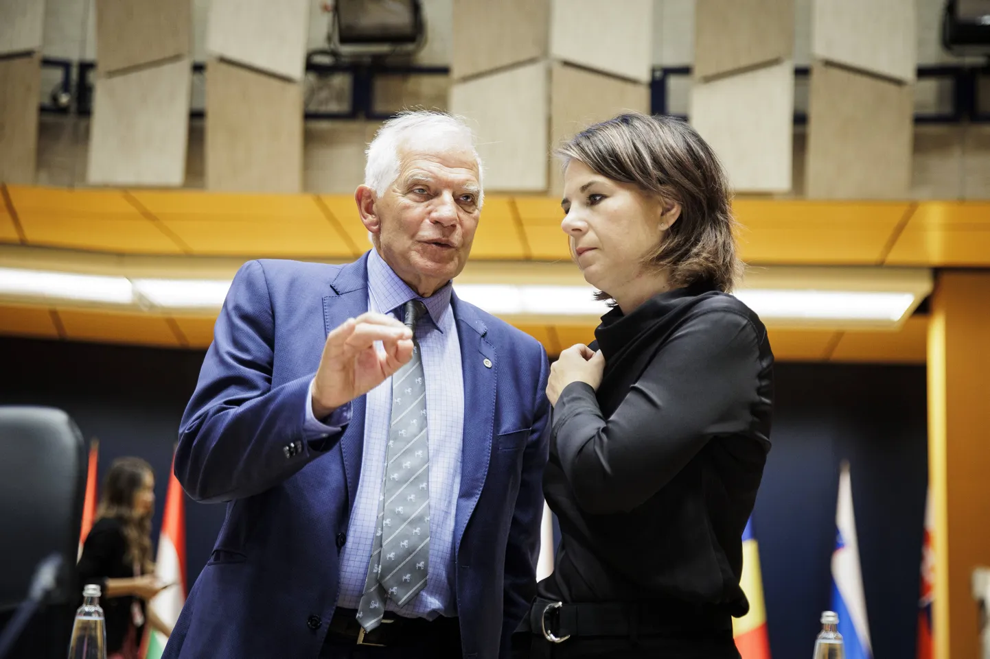 Josep Borrell (vasakul).