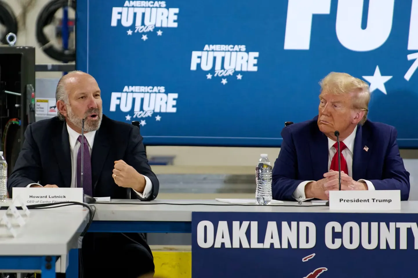 Howard Lutnick ja Donald Trump oktoobrikuisel kampaaniaüritusel Michiganis.