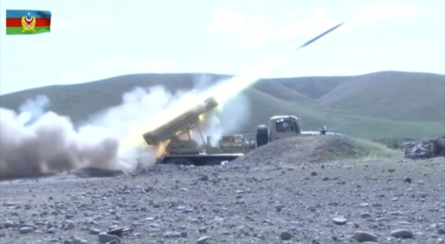 Aserbaidžaani kaitseministeeriumi avaldatud foto lahingutest Mägi-Karabahhi regioonis.