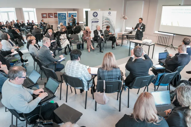 LU un IZM diskusijas norise LU filiālē Bauskā