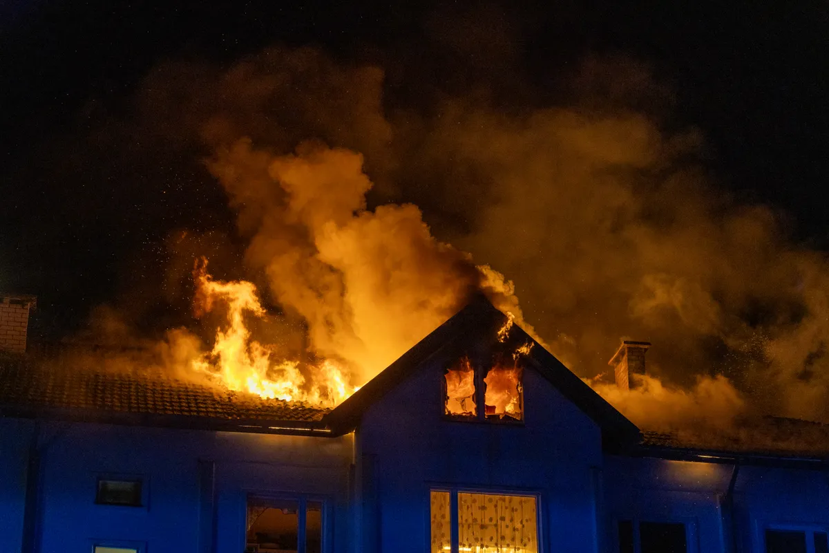 Viljandis süttis kortermaja.