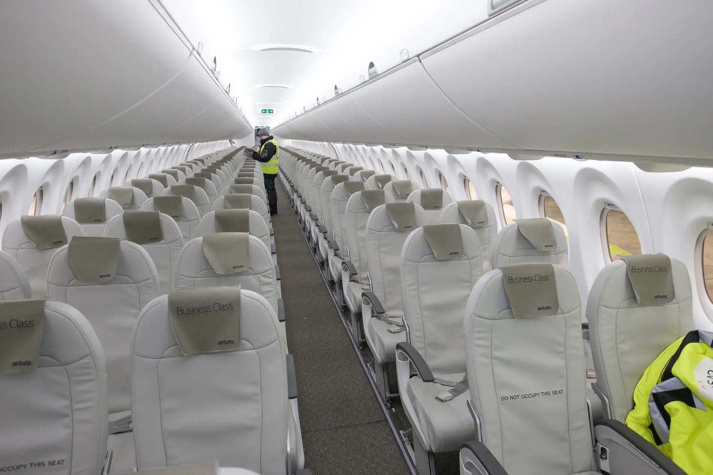 airBalticu Airbus 220 sisemus.