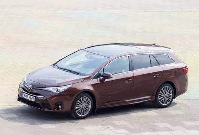 Toyota Avensis.