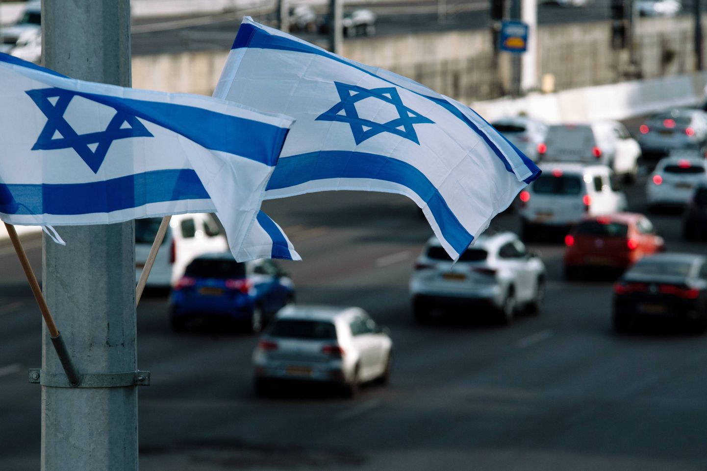 На матчах девятого тура АПЛ будет запрещена демонстрация флагов Израиля и Палестины.