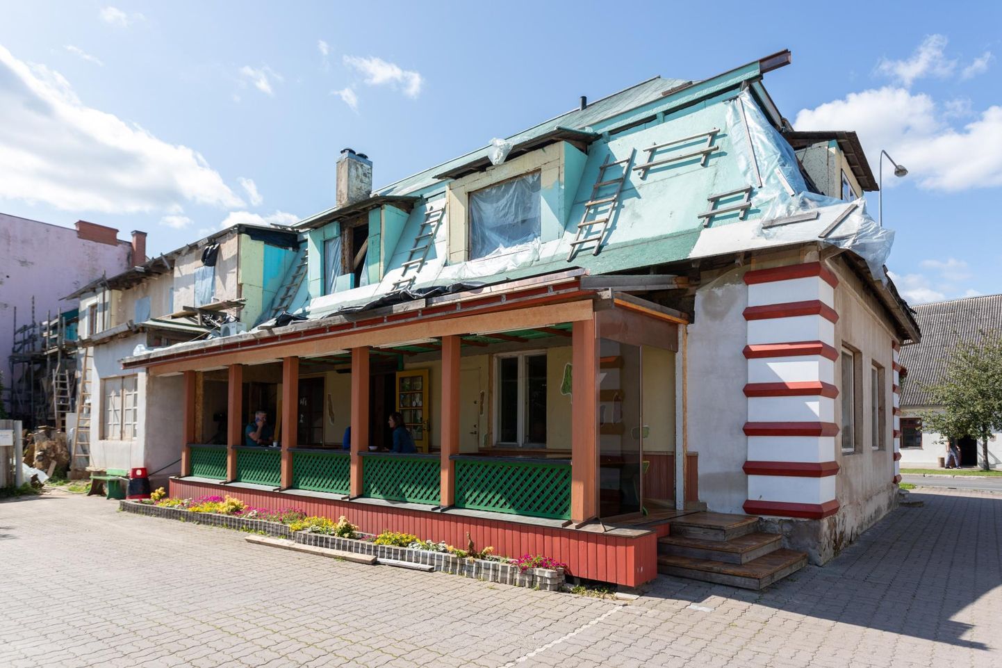Jant roheliste aseesimehe Aleksander Laane käsutuses oleva maja renoveerimisega käib Viljandi tuiksoonel juba kuuendat aastat.