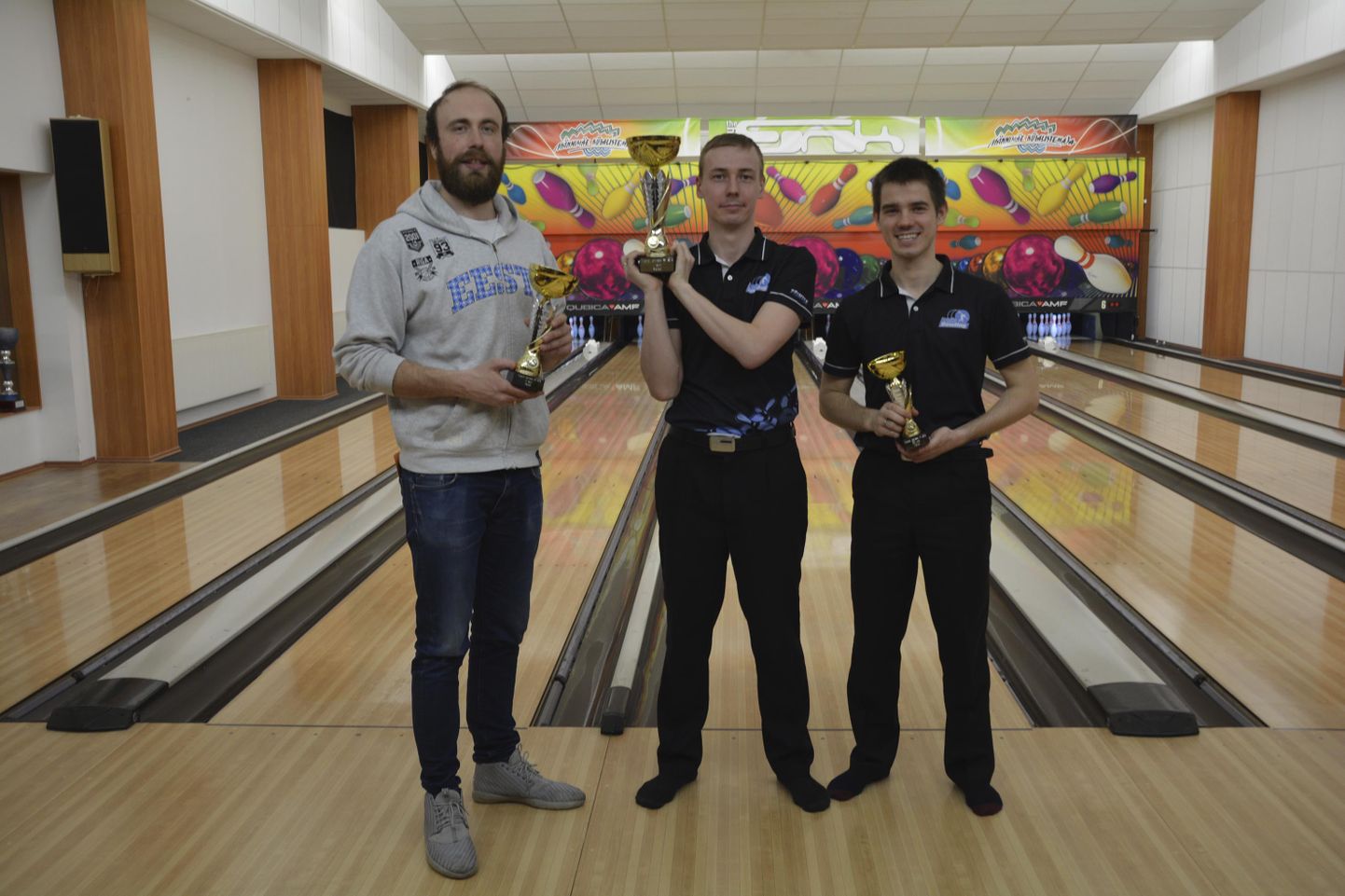 Viljandimaa lahtistel bowling`umeistrivõistlustel võitis Vallo Lees, Rasmus Partsi ja Ülari Leesi ees.