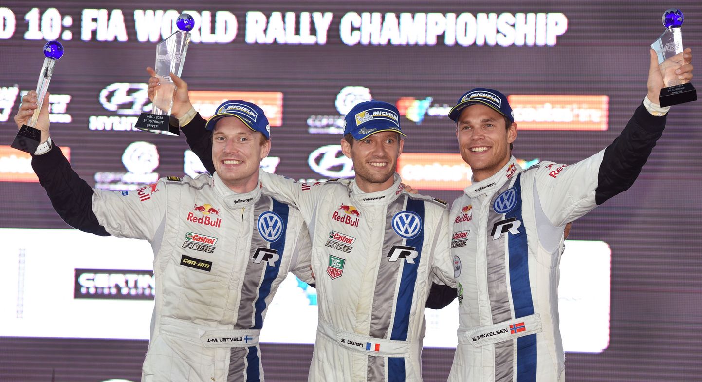 Volkswageni sõitjad Jari-Matti Latvala (vasakult), võitja Sebastien Ogier ja Andreas Mikkelsen pärast Austraalia rallit, kus kolmik tegi puhta töö.