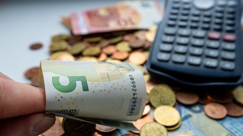 Банк бьет тревогу: в Эстонии всплеск мошенничеств со снятием наличных