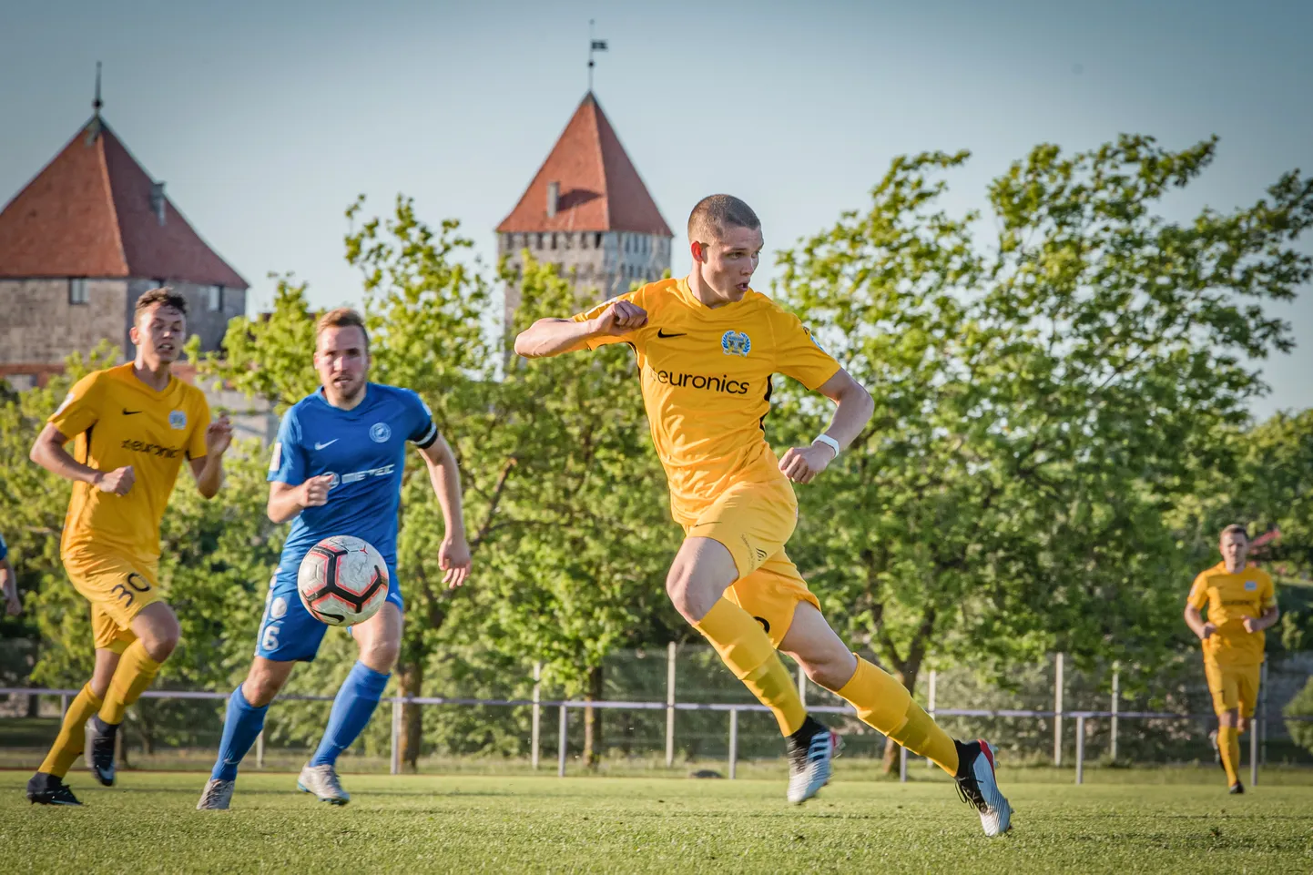 FC Kuressaare ründaja Otto-Robert Lipp (esiplaanil).