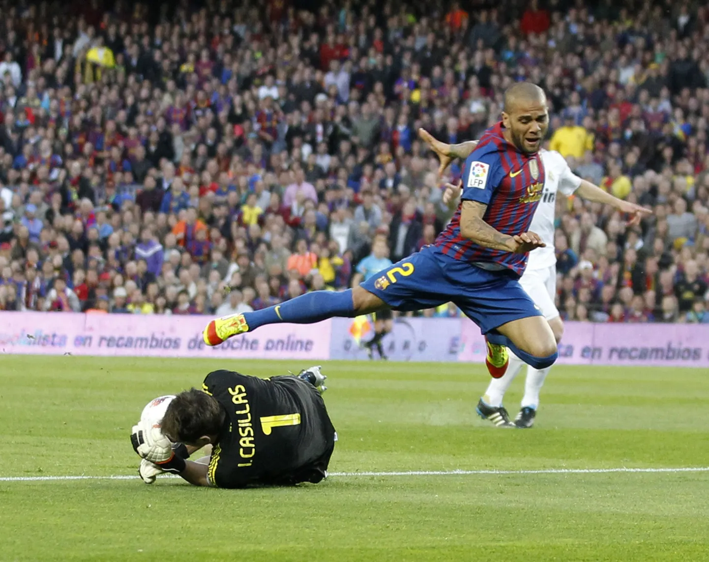 Daniel Alves (nr. 2).