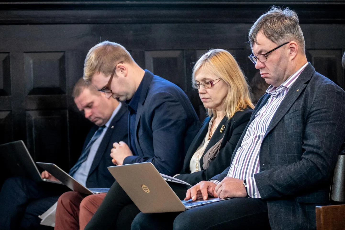 Kui hääletus läinuks läbi, oleks linnapea Romek Kosenkraniuse palk tõusnud 3375-lt 3875 euroni, abilinnapead hakanuks 3000 euro asemel saama 3500.