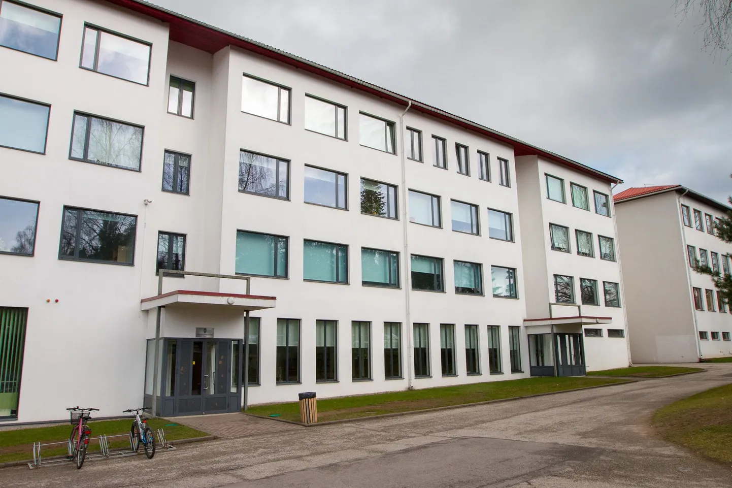 Tõrva gümnaasium tähistab 100. sünnipäeva.