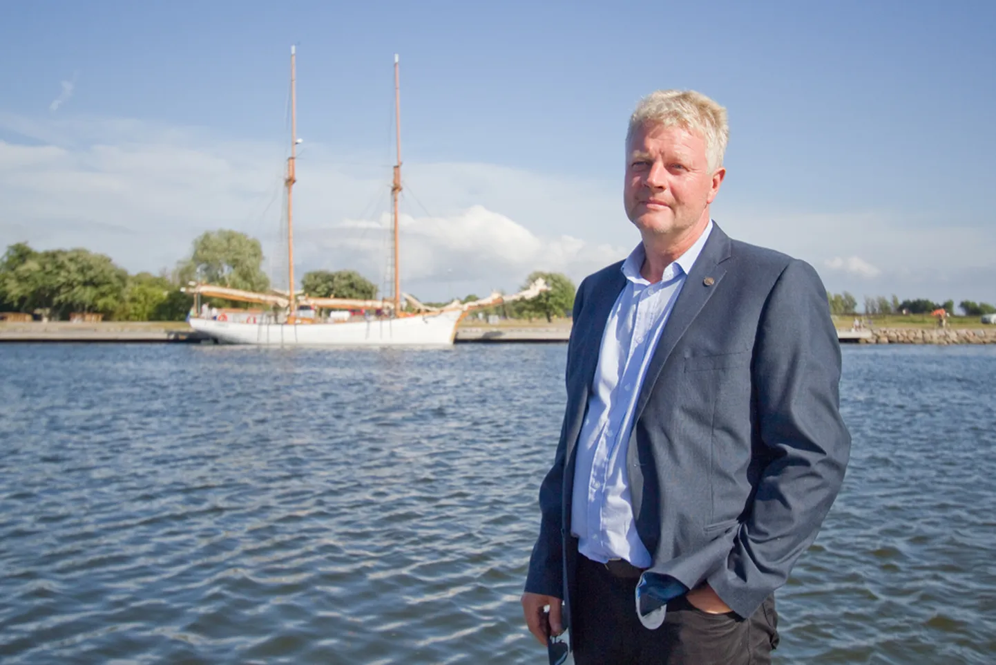KAHE KÄEGA POOLT: Saaremaa laevakompanii juhatuse esimees Tõnis Rihvk, kes ühtlasi on mereakadeemia vanemate koja liige, toetab igati – mis iganes vormis – merehariduse andmist Saaremaal. Foto: Alar Truu