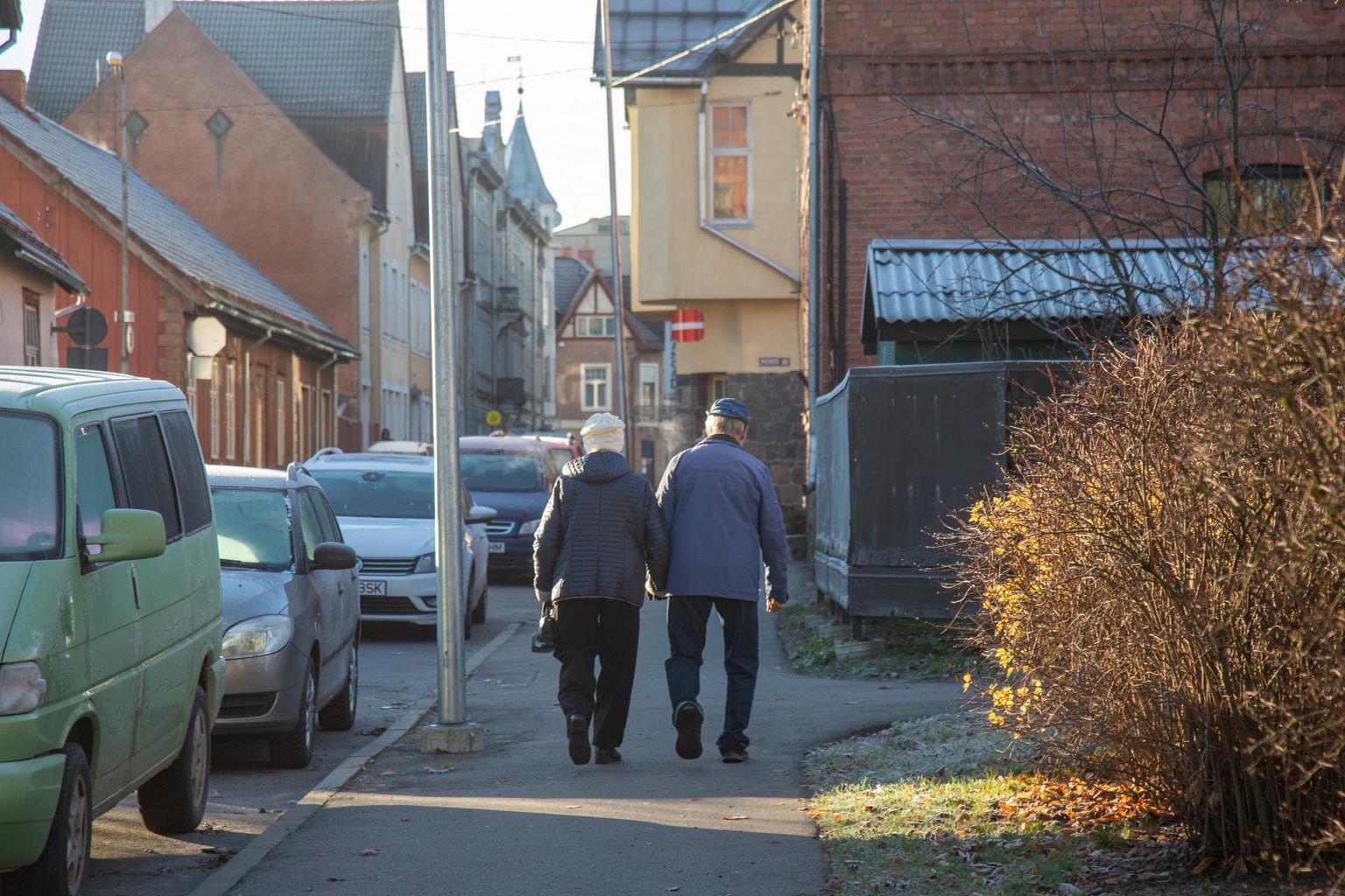 Viljandimaa vanurid ja erivajadustega inimesed kukuvad kodus sagedamini kui nende eakaaslased mujal Eestis.