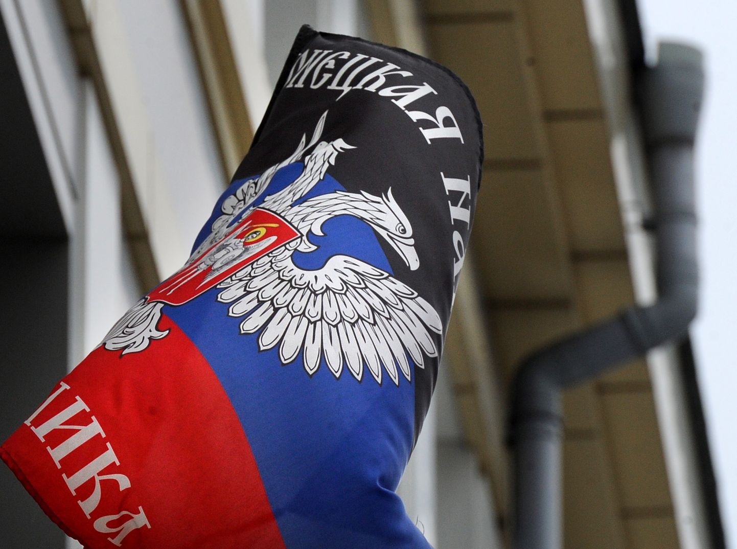 Isehakanud Donetski vabariigi lipp.