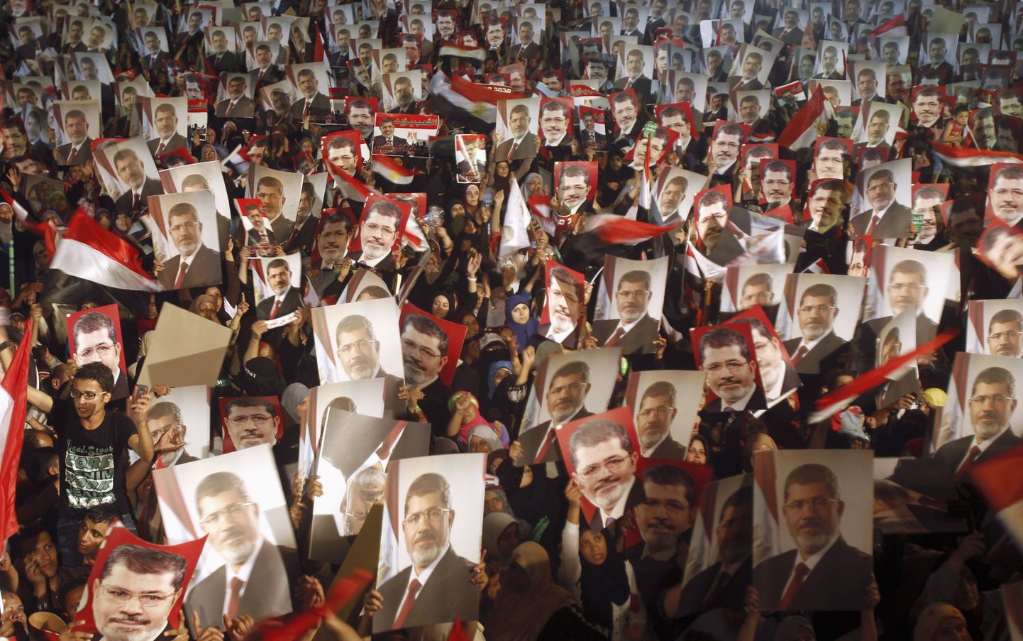 Egiptuse Vennaskonna liikmed ja teised Mohamed Morsi toetajad juuli alguses meelt avaldamas.