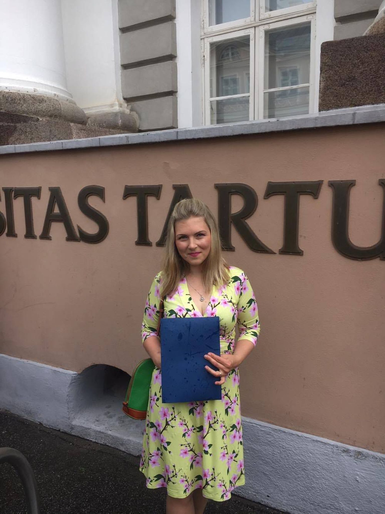 Iris Kumari kaitses magistritöö «Küber­kiusamine Eestis ja selle õiguslik regulatsioon» ning lõpetas sellega Tartu ülikooli õigusteaduskonna Tallinnas.
